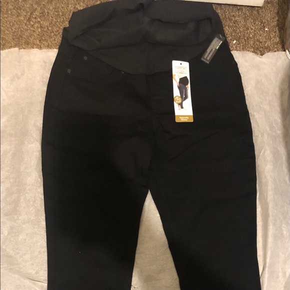 Maternity Baby Bump Skinny Jeans Signature by Levi Strauss & Co. - Picture 3 of 9